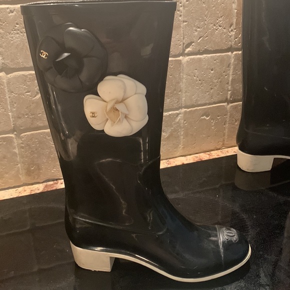 Chanel rain boots - Picture 5 of 5